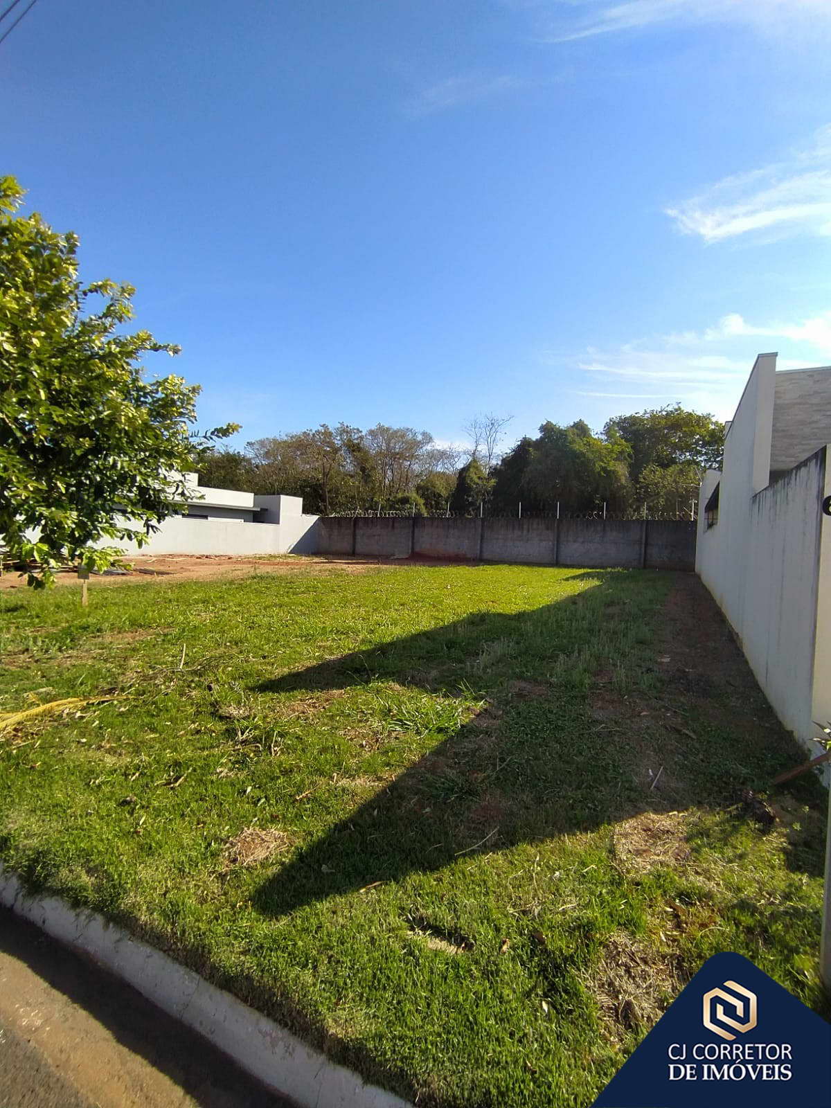 TERRENO À VENDA NO CONDOMÍNIO RESIDENCIAL IPANEMA