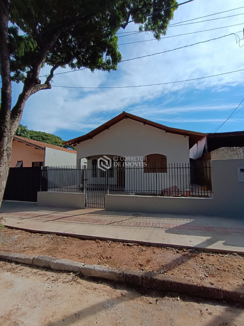 CASA À VENDA NO RESIDENCIAL SAGRADA FAMÍLIA – CIANORTE/PR